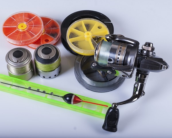 spinning reel with spool