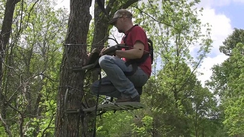 hunter assembling tree stand