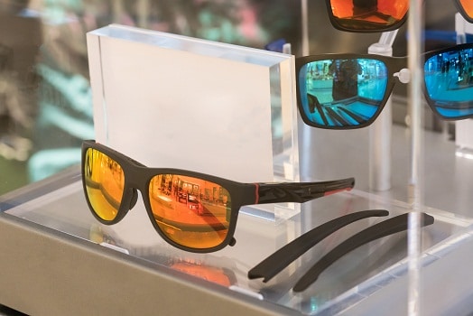 Polarized sunglasses with various colors
