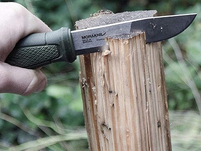 survival knife cutting wood