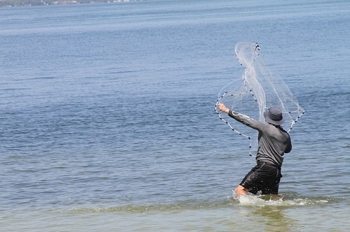 fisherman unsuccessful in casting net