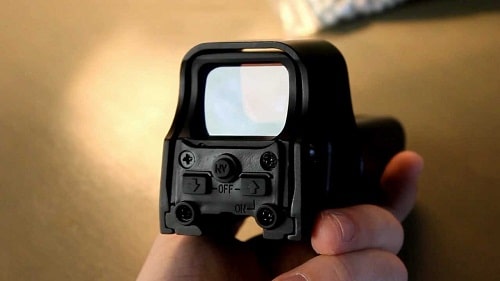 hand holding red dot sight