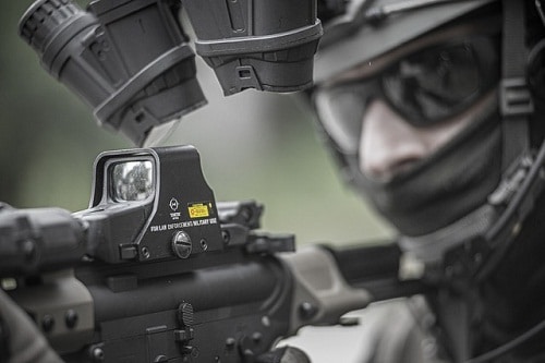 man aiming with holographic sight