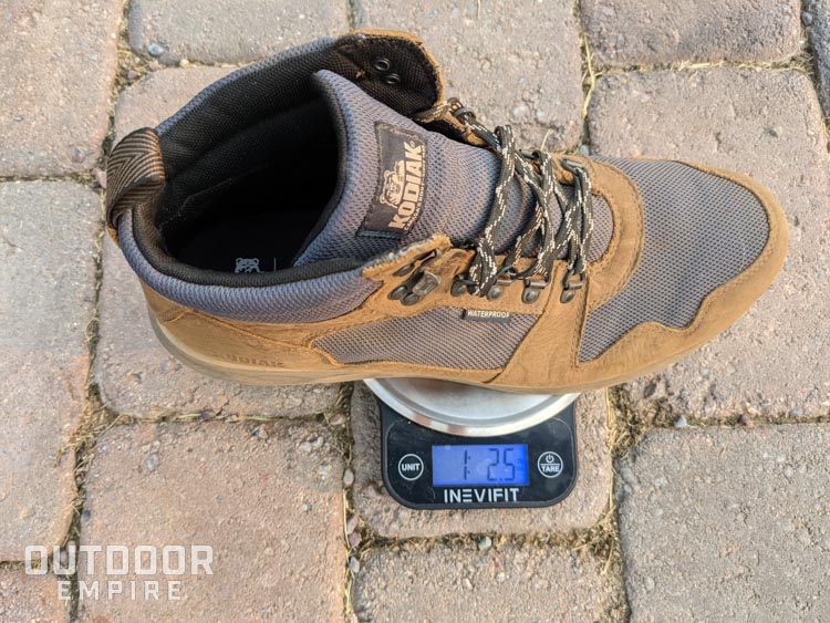 Kodiak Skogan boot on a scale showing 1 lb 2.5 oz