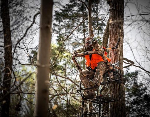 aiming rifle from x stand the duke treestand