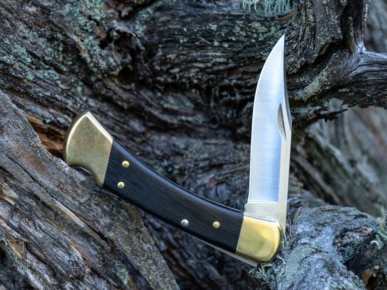 Folding blade hunting knife