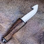 Hunting knife with gut hook