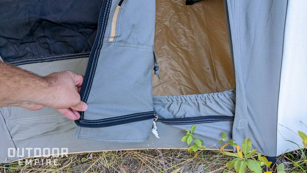 Door zippers on Kodiak Flex-Bow tent